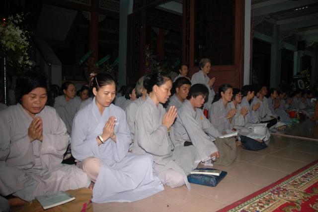 Các phái đoàn viếng ĐLHT. Thích Từ Nhơn chiều tối ngày thứ ba 28/04