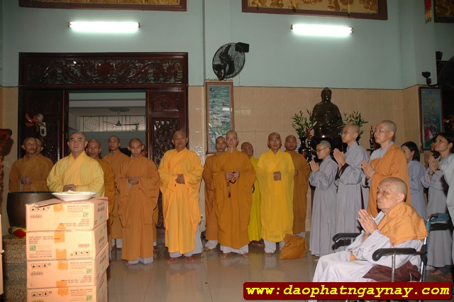 TP. HCM: Quan Âm Tu Viện cúng dường 13 trường hạ