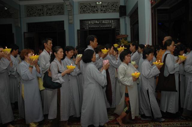 Các phái đoàn viếng ĐLHT. Thích Từ Nhơn chiều tối ngày thứ ba 28/04