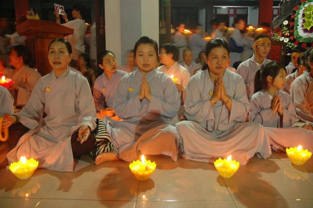 Các phái đoàn viếng ĐLHT. Thích Từ Nhơn chiều tối ngày thứ ba 28/04