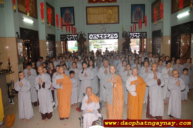 TP. HCM: Quan Âm Tu Viện cúng dường 13 trường hạ