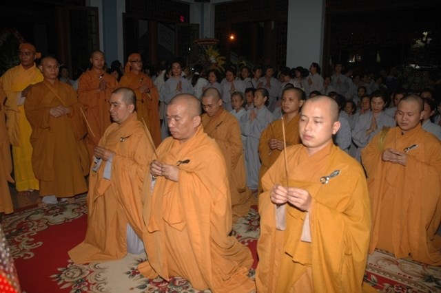 Các phái đoàn viếng tang lễ ĐLHT Thích Từ Nhơn chiều tối ngày thứ hai 27/4