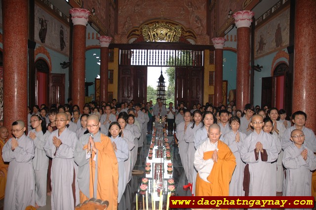 TP. HCM: Quan Âm Tu Viện cúng dường 13 trường hạ