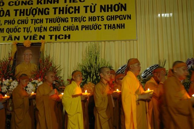 Các phái đoàn viếng ĐLHT. Thích Từ Nhơn chiều tối ngày thứ ba 28/04