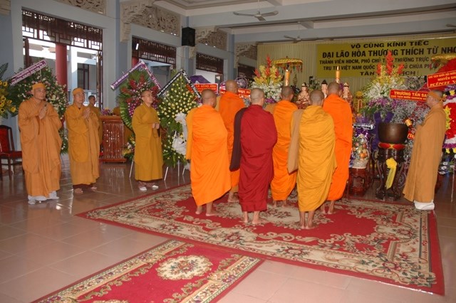 Chùm ảnh sáng ngày thứ 3 tang lễ: TW GHPGVN viếng giác linh ĐLHT. Thích Từ Nhơn