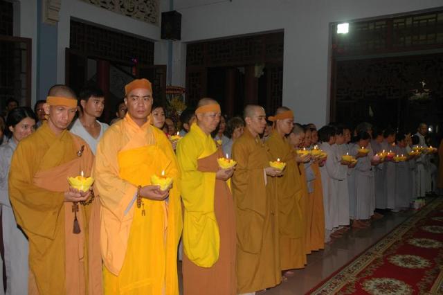 Các phái đoàn viếng ĐLHT. Thích Từ Nhơn chiều tối ngày thứ ba 28/04