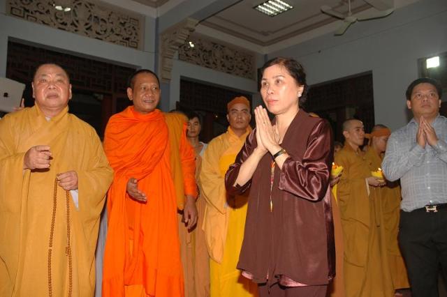 Các phái đoàn viếng ĐLHT. Thích Từ Nhơn chiều tối ngày thứ ba 28/04