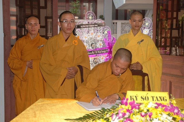 Chùm ảnh sáng ngày thứ 3 tang lễ: TW GHPGVN viếng giác linh ĐLHT. Thích Từ Nhơn