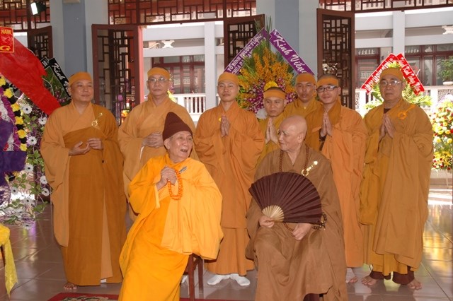 Chùm ảnh sáng ngày thứ 3 tang lễ: TW GHPGVN viếng giác linh ĐLHT. Thích Từ Nhơn