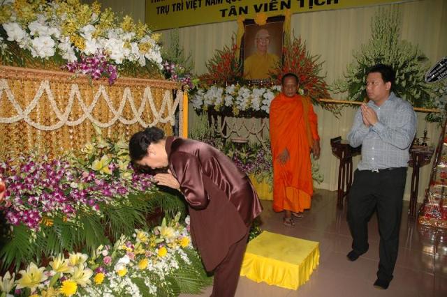 Các phái đoàn viếng ĐLHT. Thích Từ Nhơn chiều tối ngày thứ ba 28/04