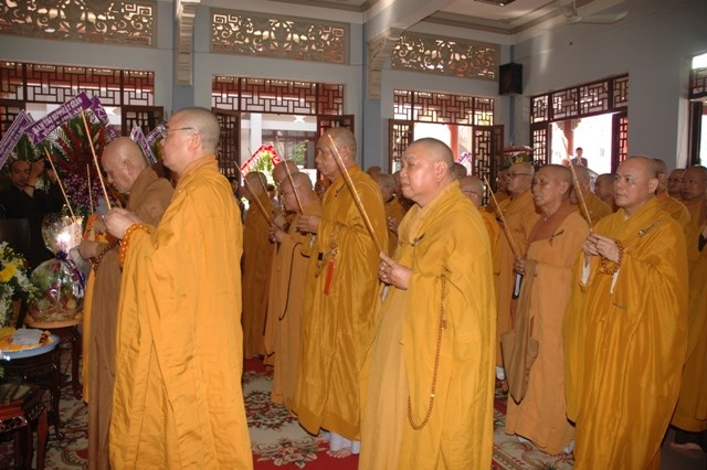 Chùm ảnh sáng ngày thứ 3 tang lễ: TW GHPGVN viếng giác linh ĐLHT. Thích Từ Nhơn