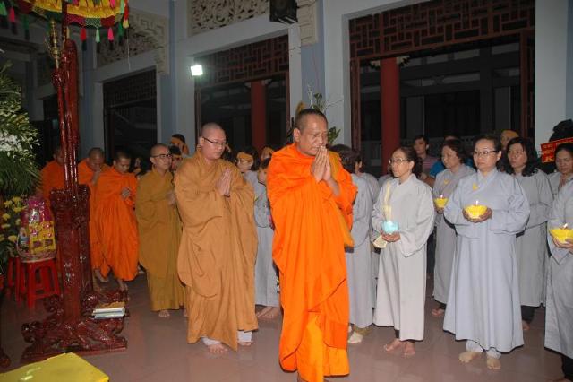 Các phái đoàn viếng ĐLHT. Thích Từ Nhơn chiều tối ngày thứ ba 28/04
