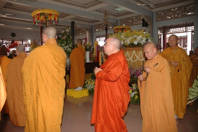 Chùm ảnh sáng ngày thứ 3 tang lễ: TW GHPGVN viếng giác linh ĐLHT. Thích Từ Nhơn