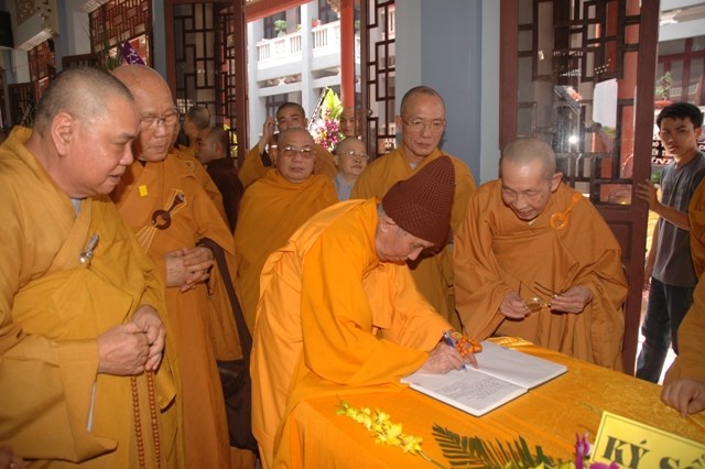 Chùm ảnh sáng ngày thứ 3 tang lễ: TW GHPGVN viếng giác linh ĐLHT. Thích Từ Nhơn