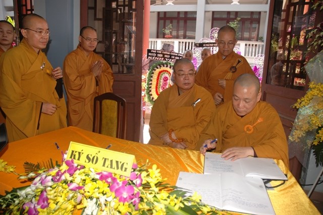 Chùm ảnh sáng ngày thứ 3 tang lễ: TW GHPGVN viếng giác linh ĐLHT. Thích Từ Nhơn