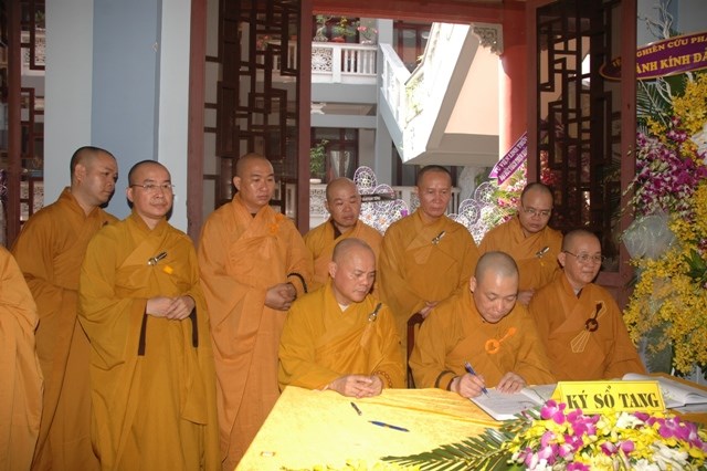 Chùm ảnh sáng ngày thứ 3 tang lễ: TW GHPGVN viếng giác linh ĐLHT. Thích Từ Nhơn