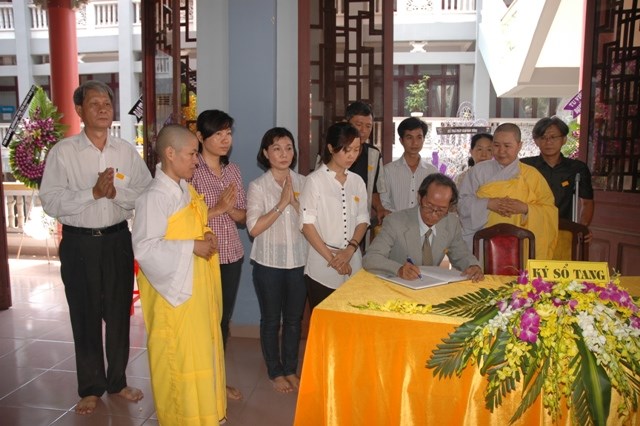 Chùm ảnh sáng ngày thứ 3 tang lễ: TW GHPGVN viếng giác linh ĐLHT. Thích Từ Nhơn