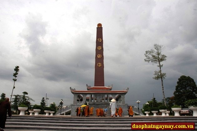 Bình Dương: Rực rỡ mùa Phật đản PL 2557
