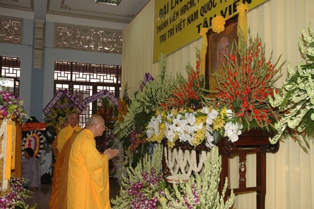 Chùm ảnh sáng ngày thứ 3 tang lễ: TW GHPGVN viếng giác linh ĐLHT. Thích Từ Nhơn