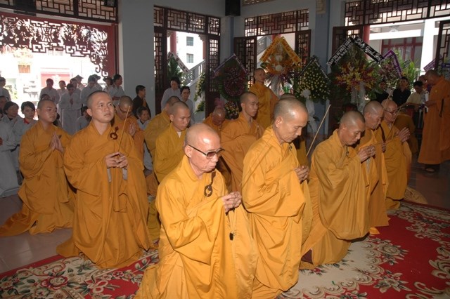 Chùm ảnh sáng ngày thứ 3 tang lễ: TW GHPGVN viếng giác linh ĐLHT. Thích Từ Nhơn