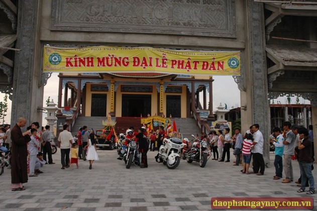 Bình Dương: Rực rỡ mùa Phật đản PL 2557