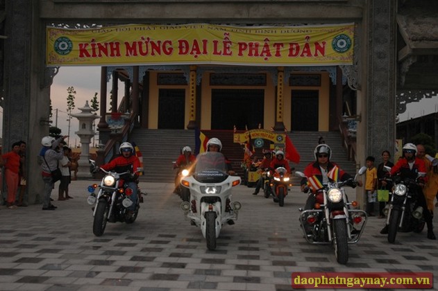 Bình Dương: Rực rỡ mùa Phật đản PL 2557