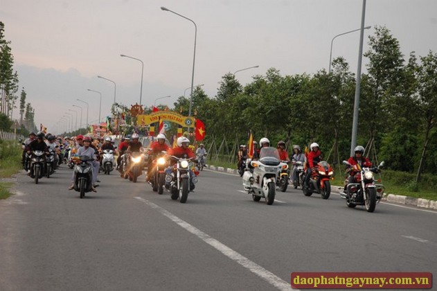Bình Dương: Rực rỡ mùa Phật đản PL 2557