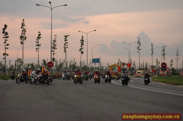 Bình Dương: Rực rỡ mùa Phật đản PL 2557