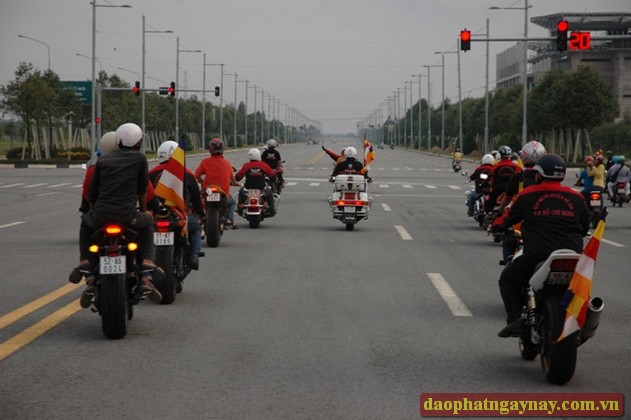 Bình Dương: Rực rỡ mùa Phật đản PL 2557