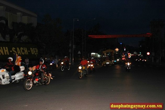 Bình Dương: Rực rỡ mùa Phật đản PL 2557