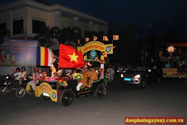 Bình Dương: Rực rỡ mùa Phật đản PL 2557