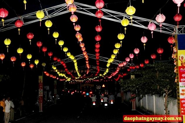 Bình Dương: Rực rỡ mùa Phật đản PL 2557