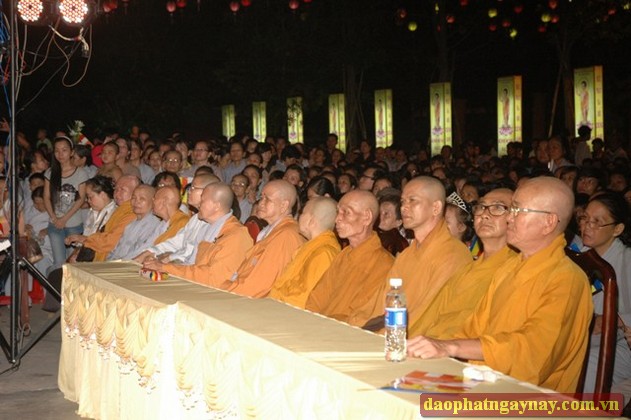 Bình Dương: Rực rỡ mùa Phật đản PL 2557