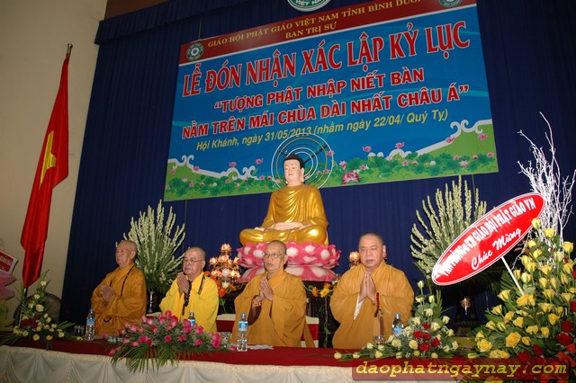 Bình Dương: Lễ đón nhận xác lập kỷ lục &quot;Tượng Phật Nhập Niết Bàn Nằm Trên Mái Chùa Dài Nhất Châu Á&quot;