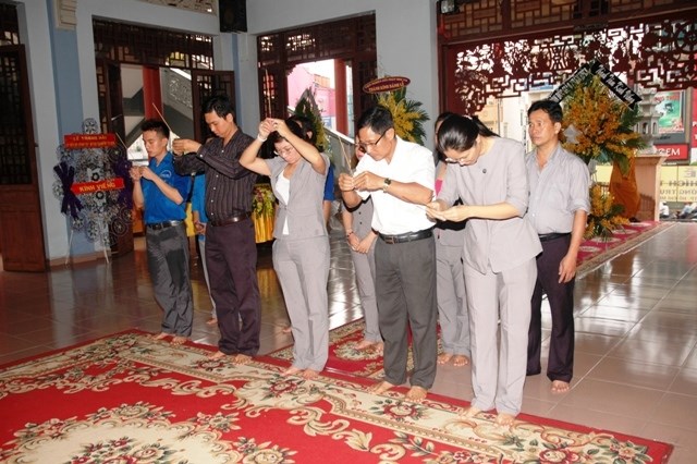 Chùm ảnh: Các đoàn viếng ĐLHT. Thích Từ Nhơn buổi sáng ngày thứ hai 27/4