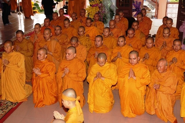 Chùm ảnh: Các đoàn viếng ĐLHT. Thích Từ Nhơn buổi sáng ngày thứ hai 27/4