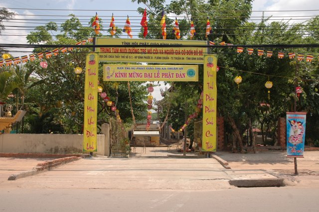 TP. HCM - Bình Dương: Khởi động mùa Phật đản PL 2557