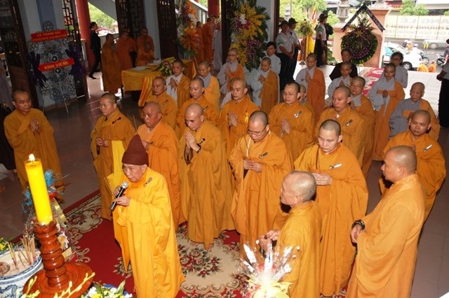 Chùm ảnh: Các đoàn viếng ĐLHT. Thích Từ Nhơn buổi sáng ngày thứ hai 27/4