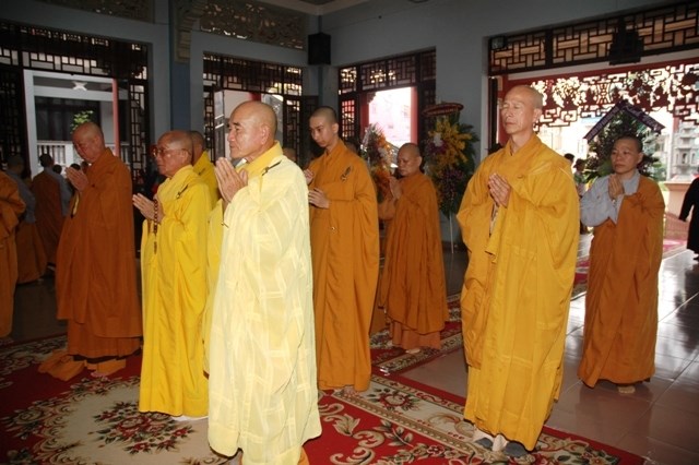 Chùm ảnh: Các đoàn viếng ĐLHT. Thích Từ Nhơn buổi sáng ngày thứ hai 27/4
