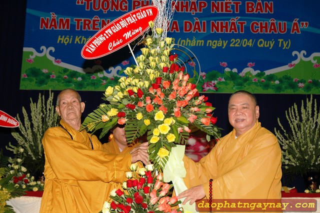 Bình Dương: Lễ đón nhận xác lập kỷ lục &quot;Tượng Phật Nhập Niết Bàn Nằm Trên Mái Chùa Dài Nhất Châu Á&quot;