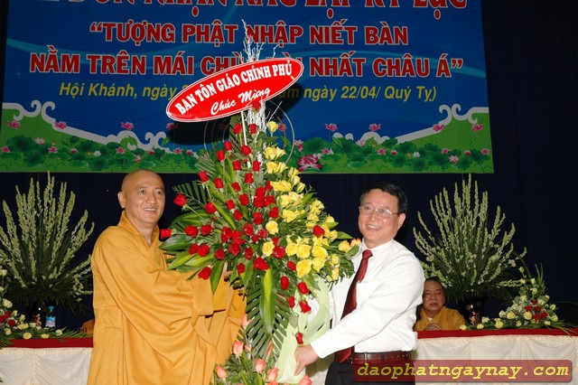 Bình Dương: Lễ đón nhận xác lập kỷ lục &quot;Tượng Phật Nhập Niết Bàn Nằm Trên Mái Chùa Dài Nhất Châu Á&quot;