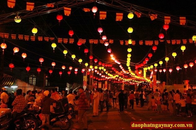 Bình Dương: Rực rỡ mùa Phật đản PL 2557