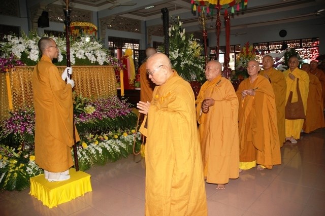 Chùm ảnh: Các đoàn viếng ĐLHT. Thích Từ Nhơn buổi sáng ngày thứ hai 27/4