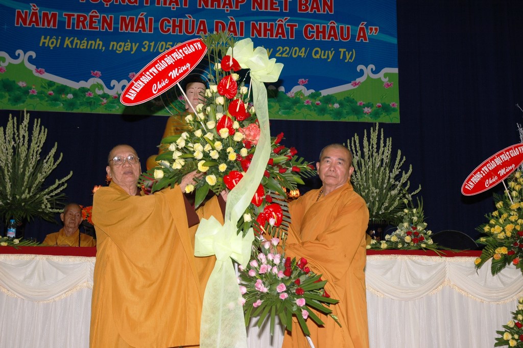 Bình Dương: Lễ đón nhận xác lập kỷ lục &quot;Tượng Phật Nhập Niết Bàn Nằm Trên Mái Chùa Dài Nhất Châu Á&quot;