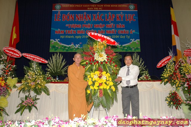 Bình Dương: Lễ đón nhận xác lập kỷ lục &quot;Tượng Phật Nhập Niết Bàn Nằm Trên Mái Chùa Dài Nhất Châu Á&quot;