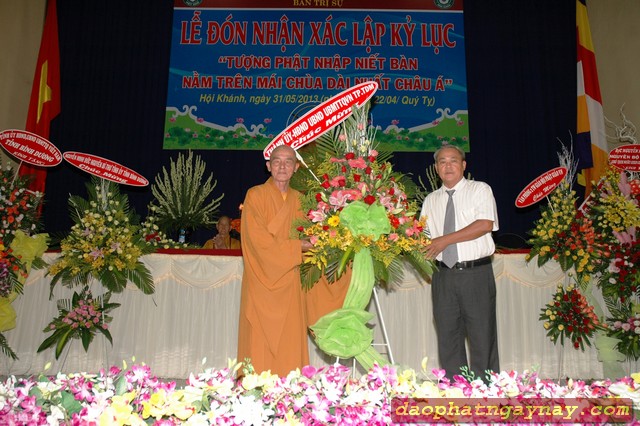 Bình Dương: Lễ đón nhận xác lập kỷ lục &quot;Tượng Phật Nhập Niết Bàn Nằm Trên Mái Chùa Dài Nhất Châu Á&quot;