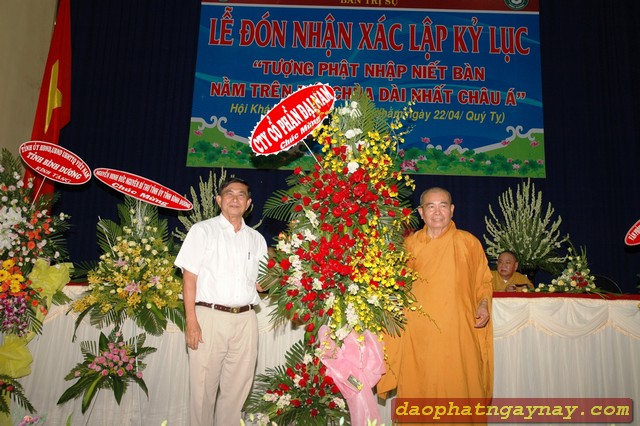 Bình Dương: Lễ đón nhận xác lập kỷ lục &quot;Tượng Phật Nhập Niết Bàn Nằm Trên Mái Chùa Dài Nhất Châu Á&quot;