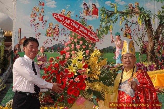 Bình Dương: Chào mừng Đại Lễ Phật Đản PL 2557 và khai hạ an cư