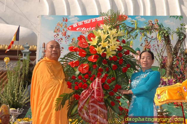 Bình Dương: Chào mừng Đại Lễ Phật Đản PL 2557 và khai hạ an cư