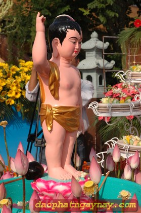Bình Dương: Chào mừng Đại Lễ Phật Đản PL 2557 và khai hạ an cư